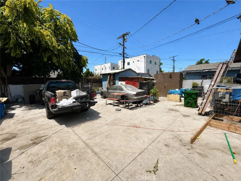 7833 Crocker Los Angeles, CA 90003