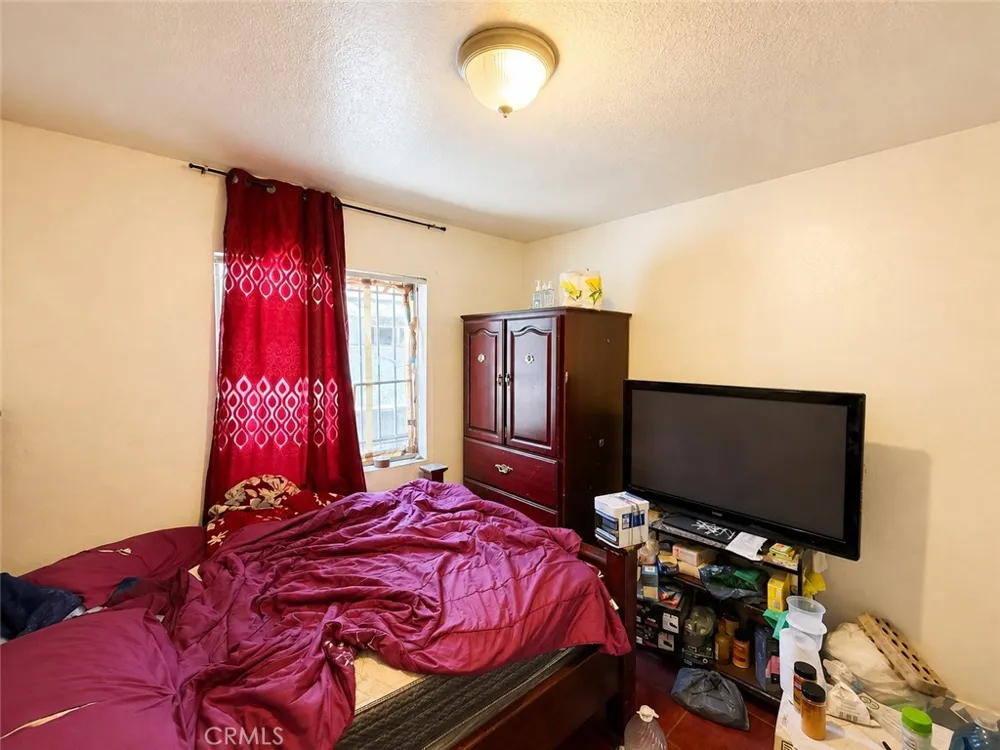 7833 Crocker Los Angeles, CA 90003