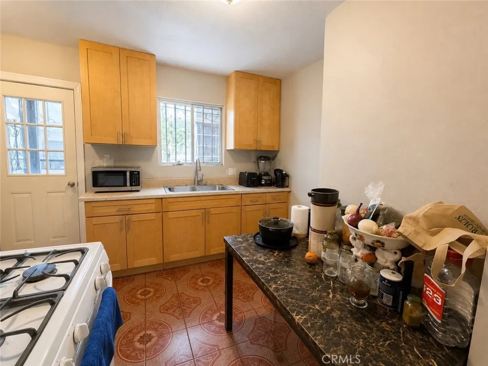7833 Crocker Los Angeles, CA 90003