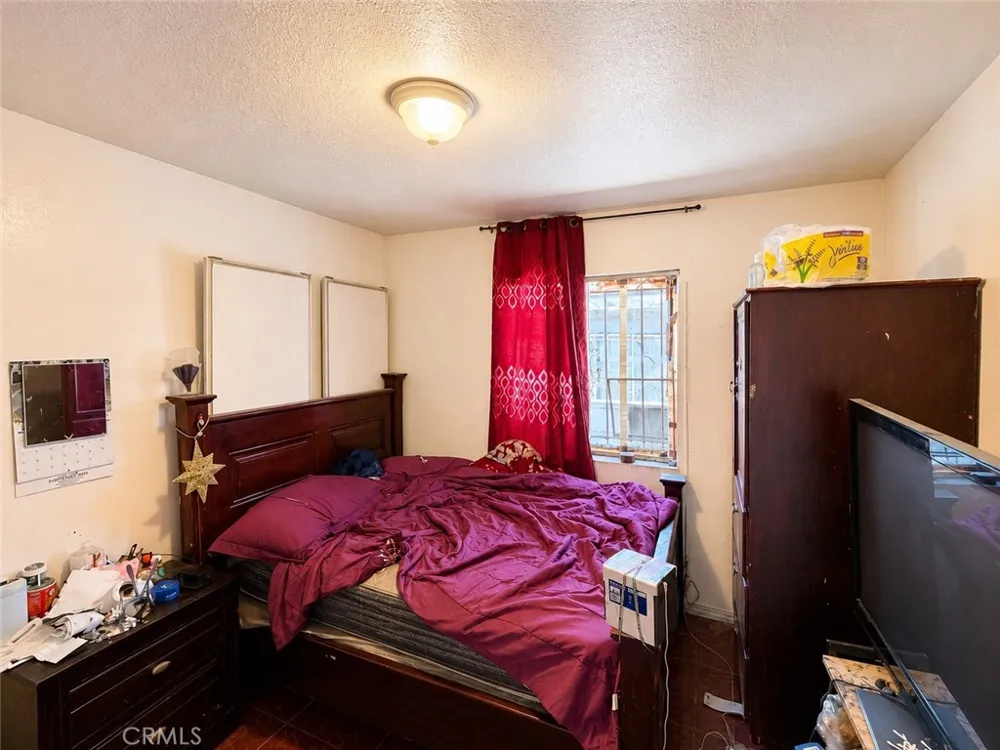 7833 Crocker Los Angeles, CA 90003