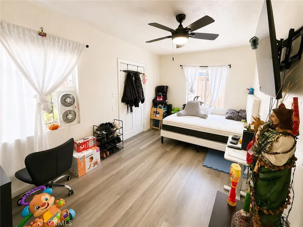 7833 Crocker Los Angeles, CA 90003