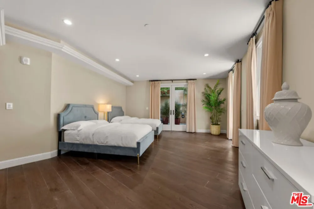 1825 Pandora Avenue #102 Los Angeles, CA 90025