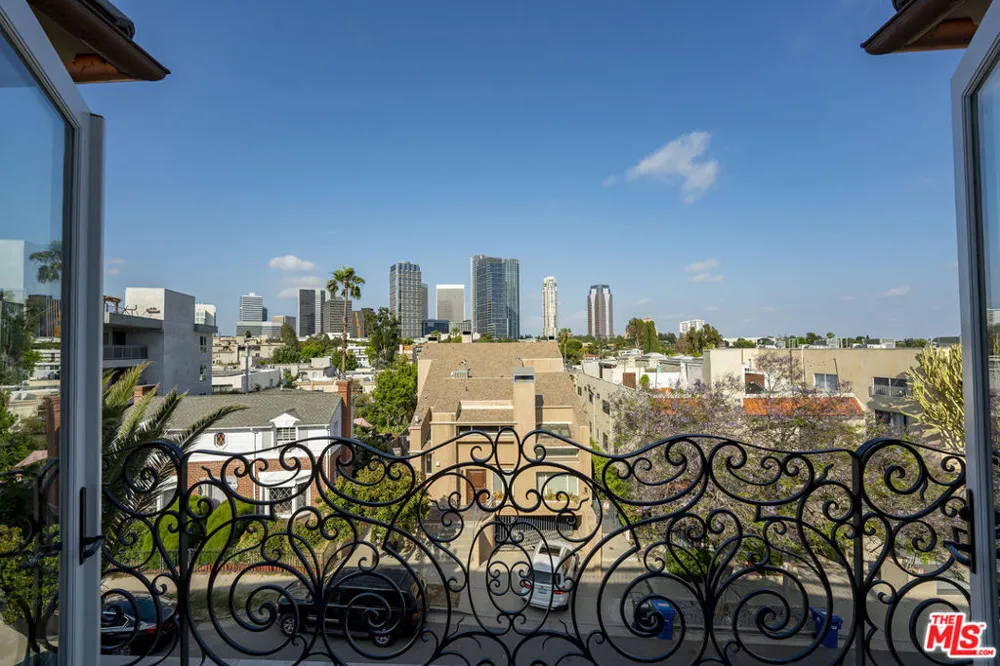1825 Pandora Avenue #102 Los Angeles, CA 90025