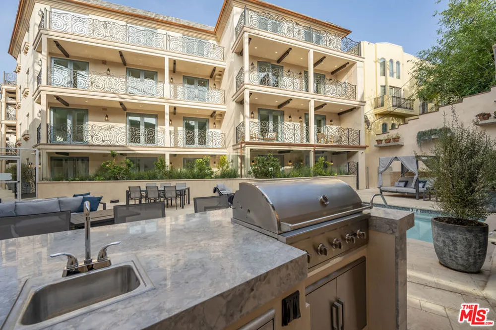 1825 Pandora Avenue #102 Los Angeles, CA 90025