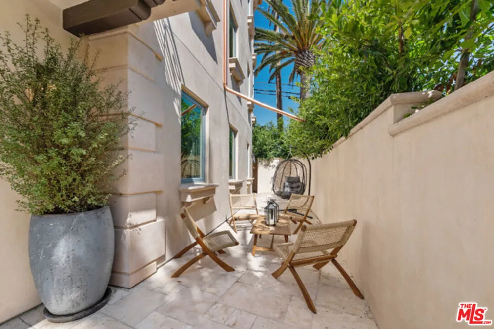1825 Pandora Avenue #102 Los Angeles, CA 90025