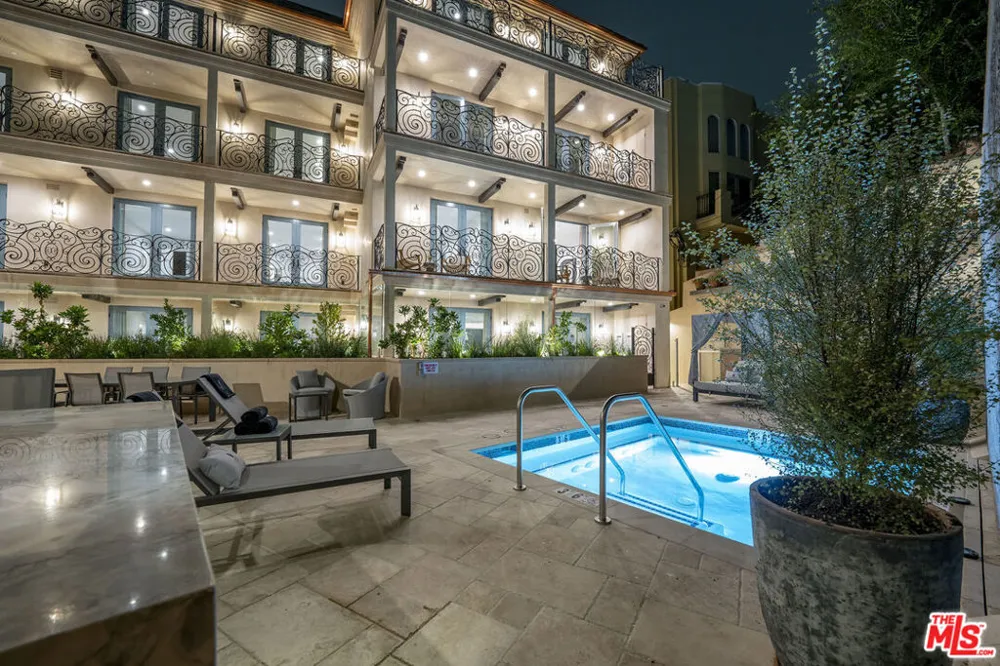 1825 Pandora Avenue #102 Los Angeles, CA 90025