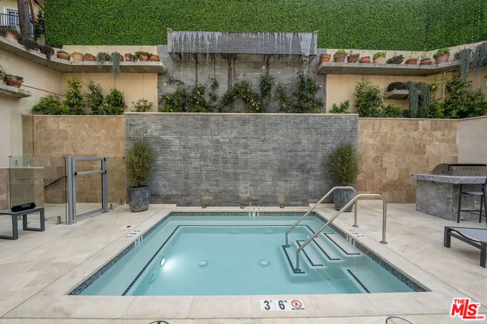 1825 Pandora Avenue #102 Los Angeles, CA 90025