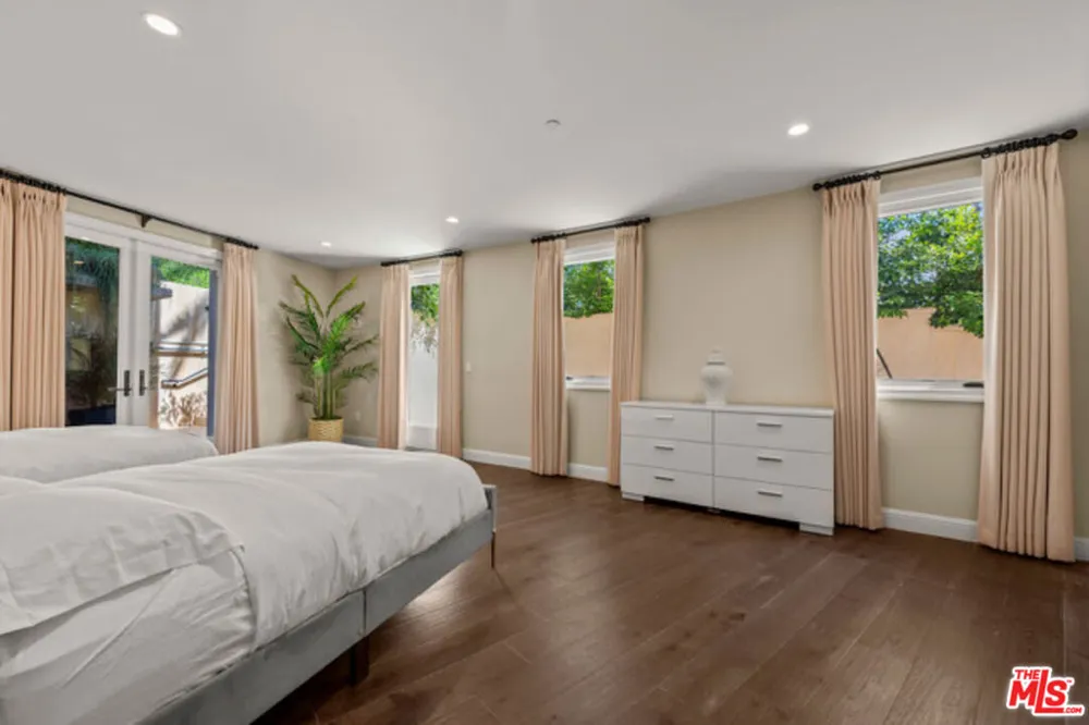 1825 Pandora Avenue #102 Los Angeles, CA 90025