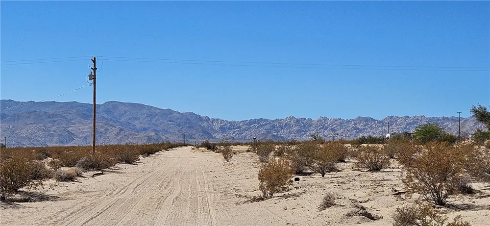 800 Breezy Lane 29 Palms, CA 92277