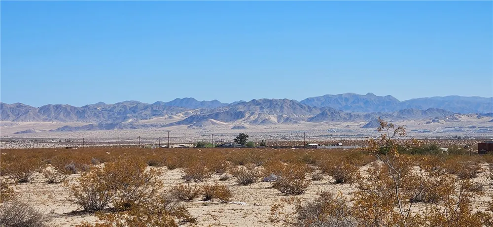 800 Breezy Lane 29 Palms, CA 92277