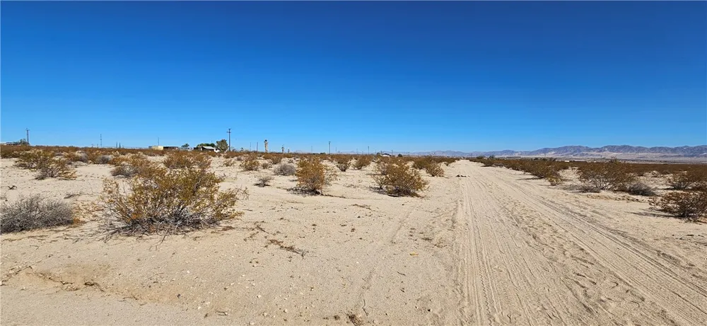 800 Breezy Lane 29 Palms, CA 92277