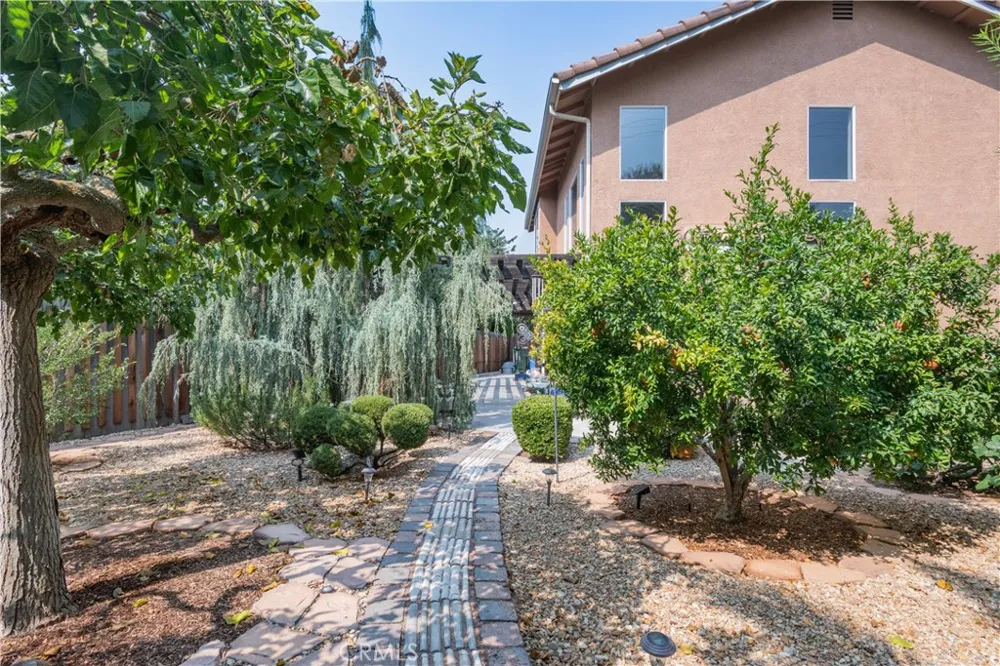 112 Encanto Paso Robles, CA 93446