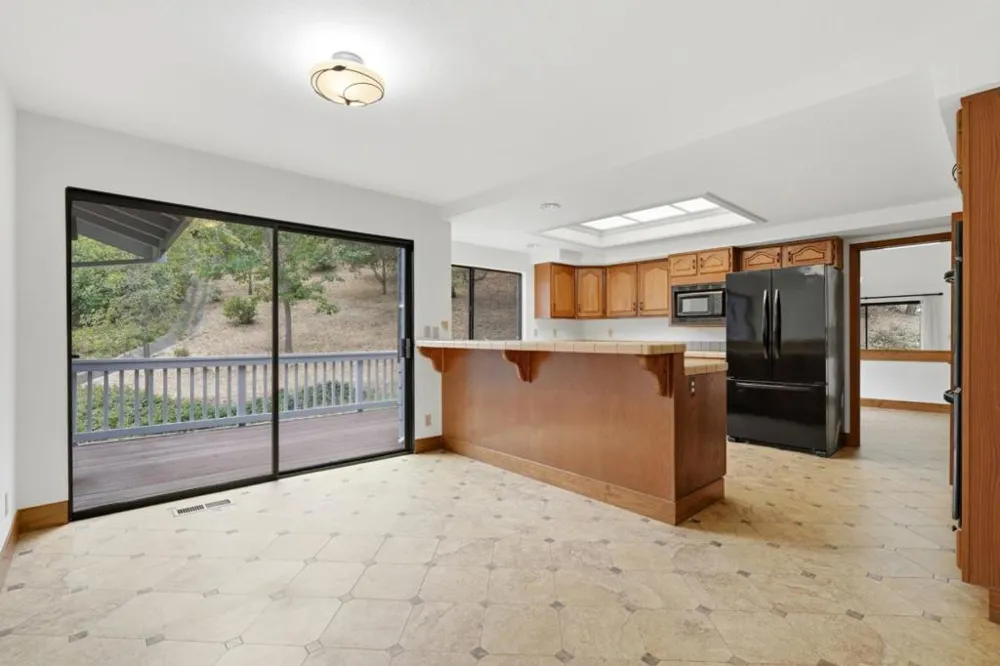 11 Biltmore Lane Menlo Park, CA 94025