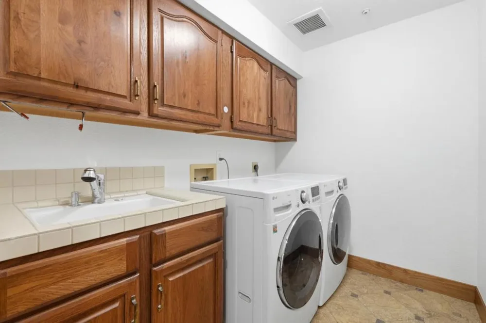 11 Biltmore Lane Menlo Park, CA 94025
