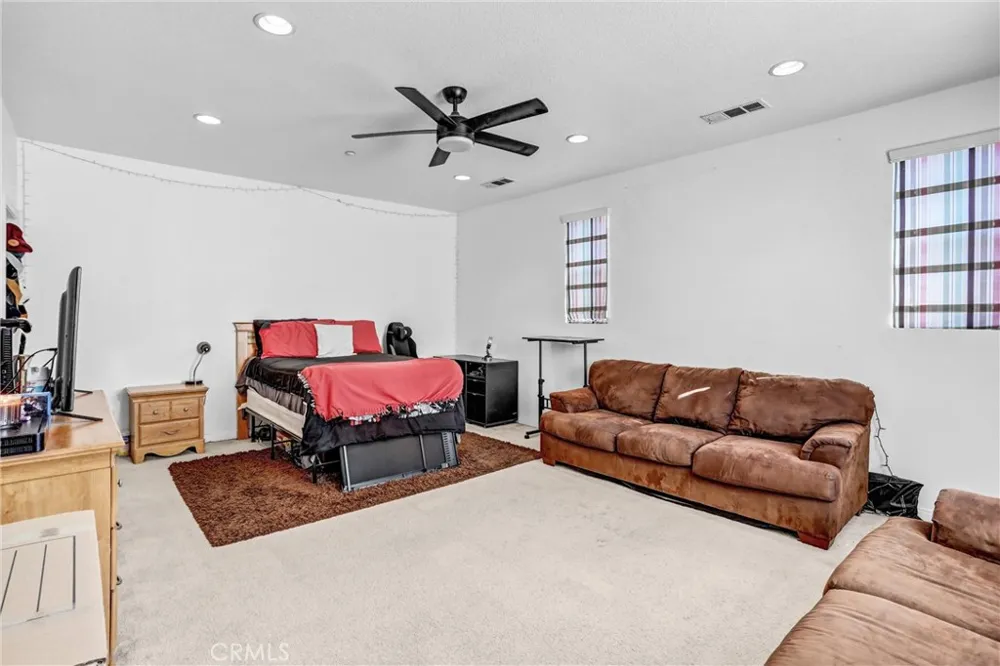 5559 Scharf Fontana, CA 92336