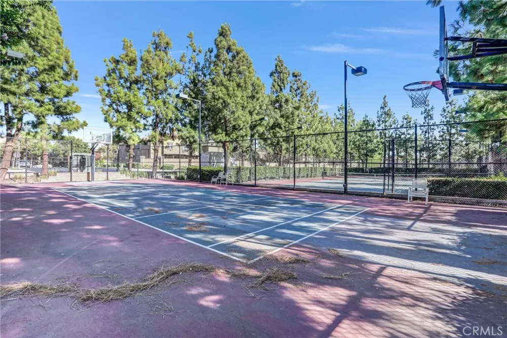 5559 Scharf Fontana, CA 92336