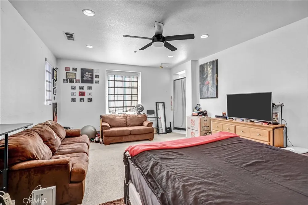 5559 Scharf Fontana, CA 92336