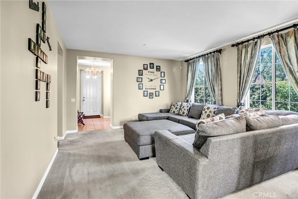 5559 Scharf Fontana, CA 92336