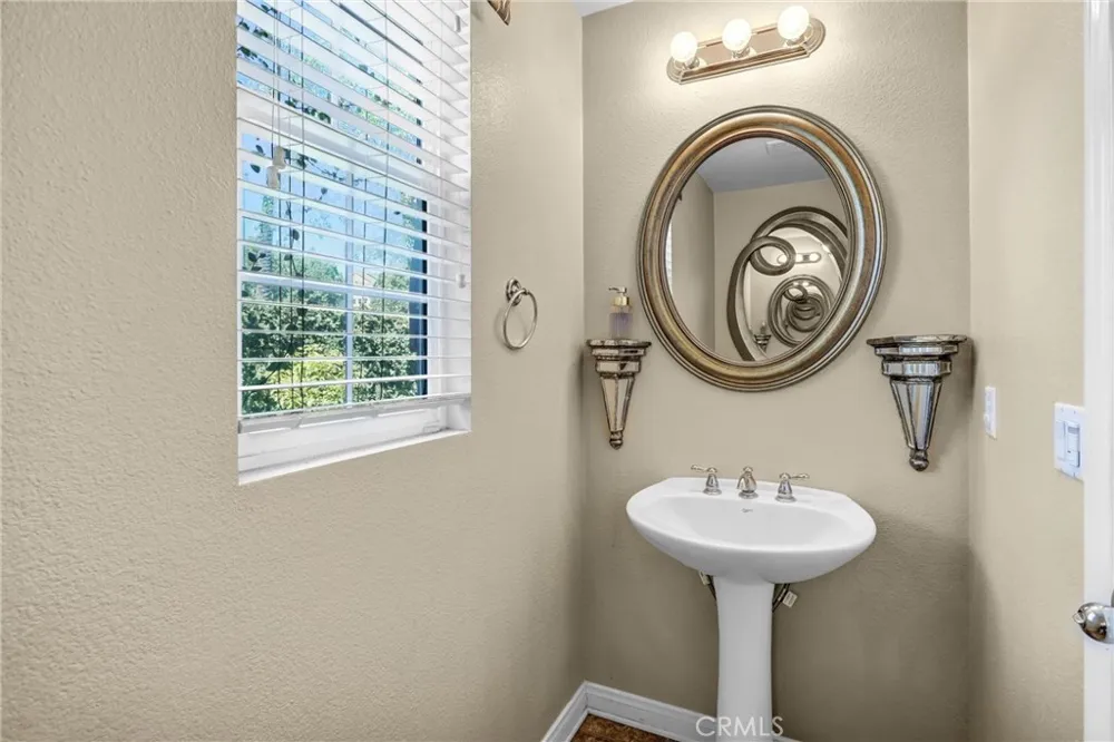 5559 Scharf Fontana, CA 92336