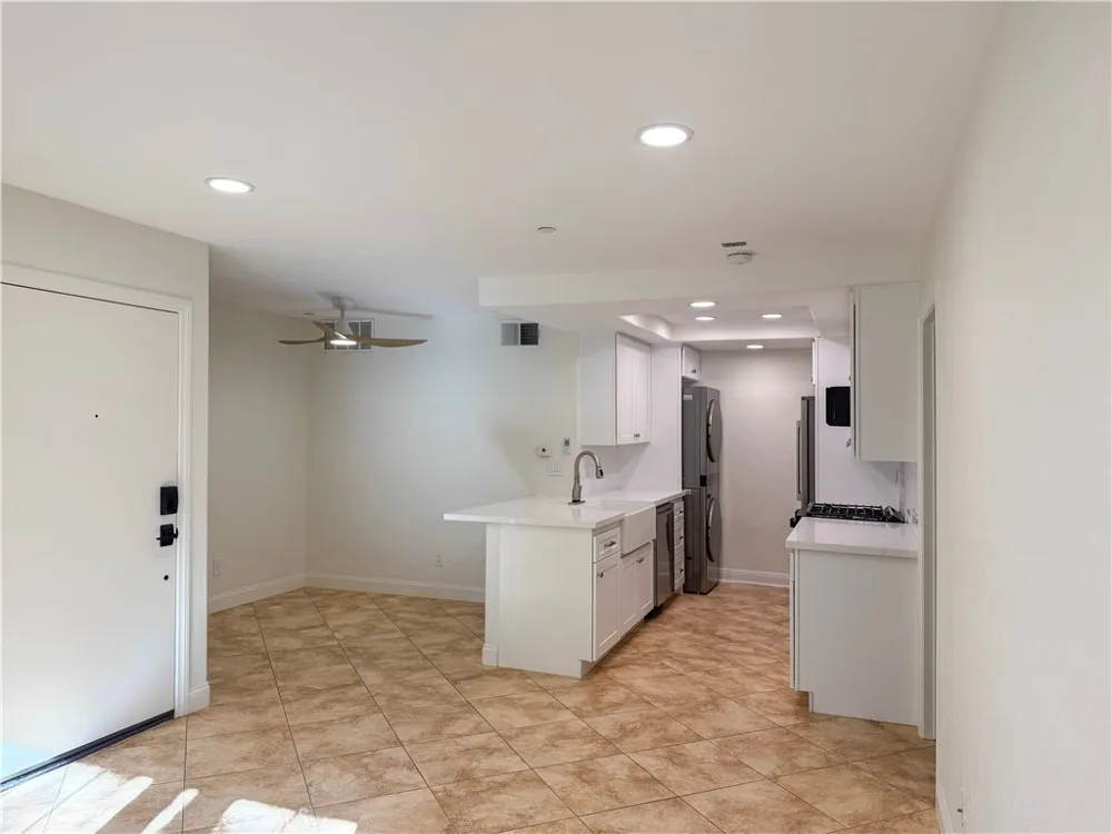 1042 Calle Del Cerro #203 San Clemente, CA 92672
