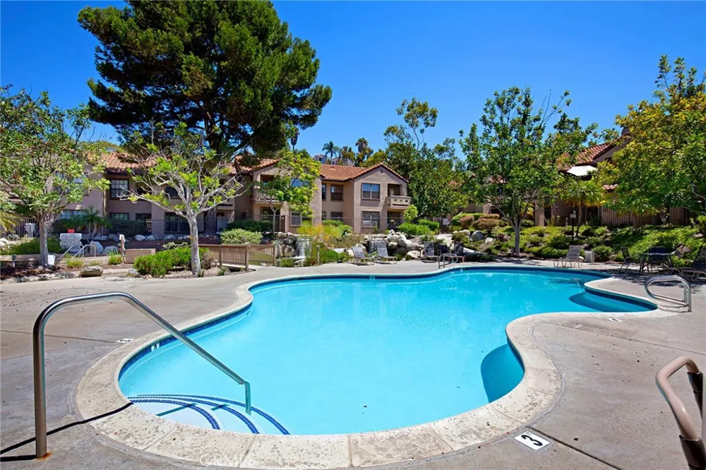 1042 Calle Del Cerro #203 San Clemente, CA 92672