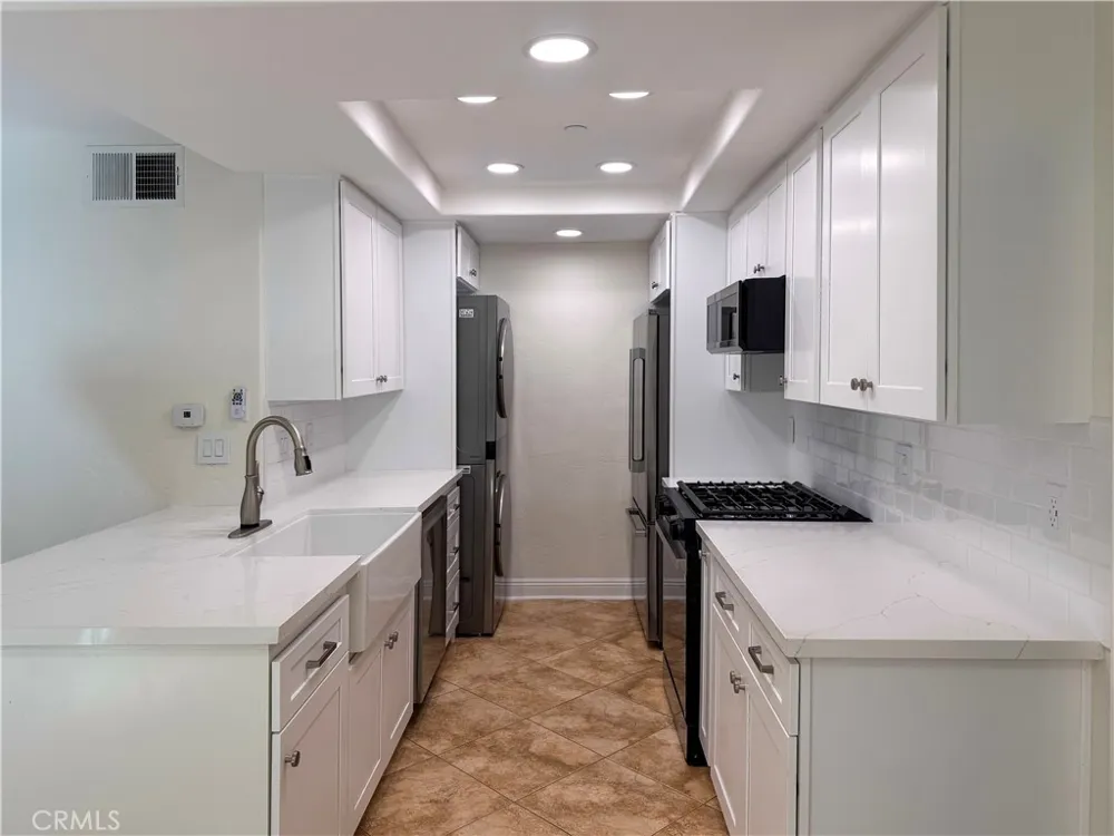 1042 Calle Del Cerro #203 San Clemente, CA 92672