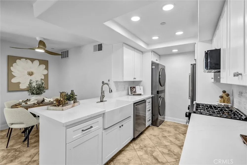 1042 Calle Del Cerro #203 San Clemente, CA 92672