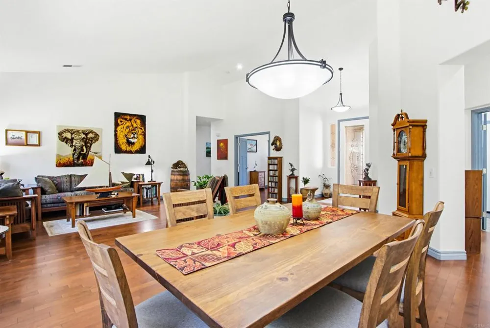 2194 Stone Castle Fallbrook, CA 92028