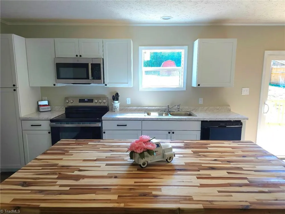116 Brookfield Drive Mount Airy, NC 27030