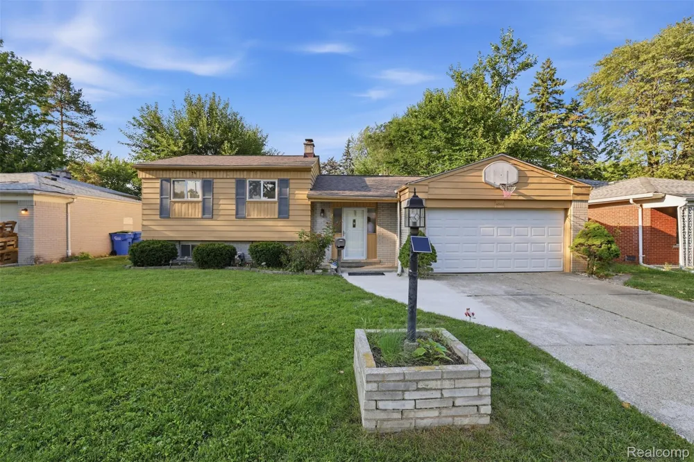 4661 Tuxedo Drive Warren City, MI 48092