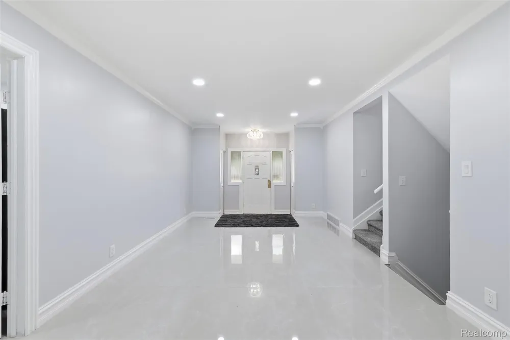 4661 Tuxedo Drive Warren City, MI 48092