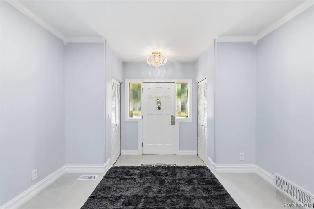 4661 Tuxedo Drive Warren City, MI 48092