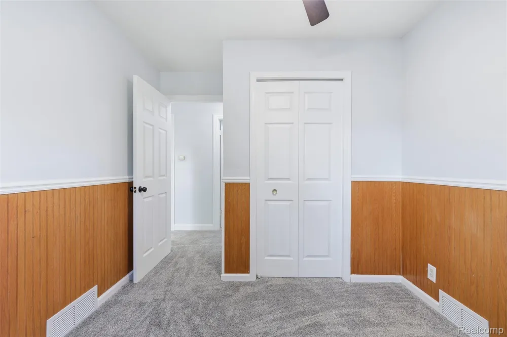 4661 Tuxedo Drive Warren City, MI 48092