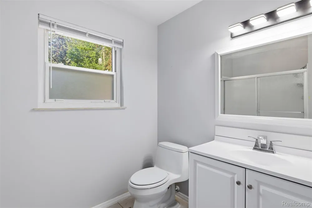 4661 Tuxedo Drive Warren City, MI 48092