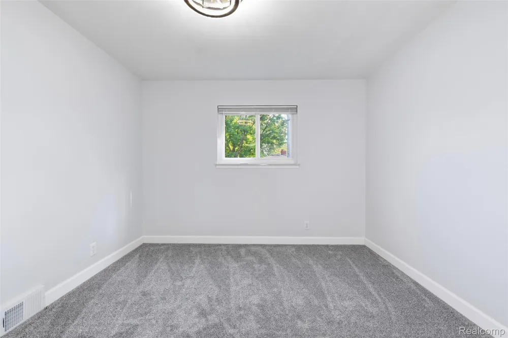 4661 Tuxedo Drive Warren City, MI 48092