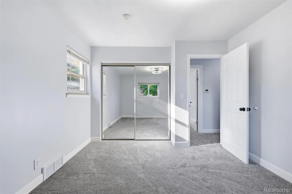 4661 Tuxedo Drive Warren City, MI 48092