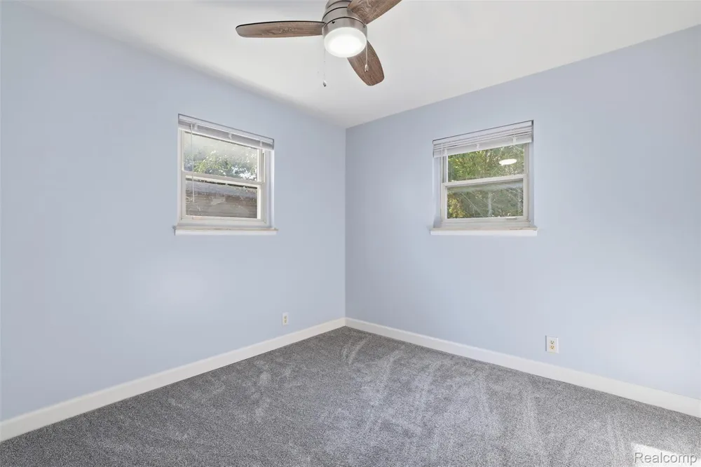 4661 Tuxedo Drive Warren City, MI 48092