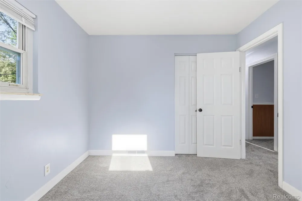 4661 Tuxedo Drive Warren City, MI 48092