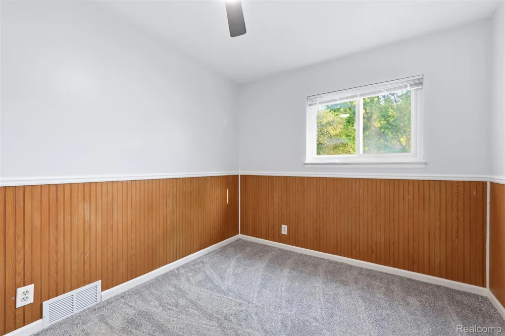 4661 Tuxedo Drive Warren City, MI 48092
