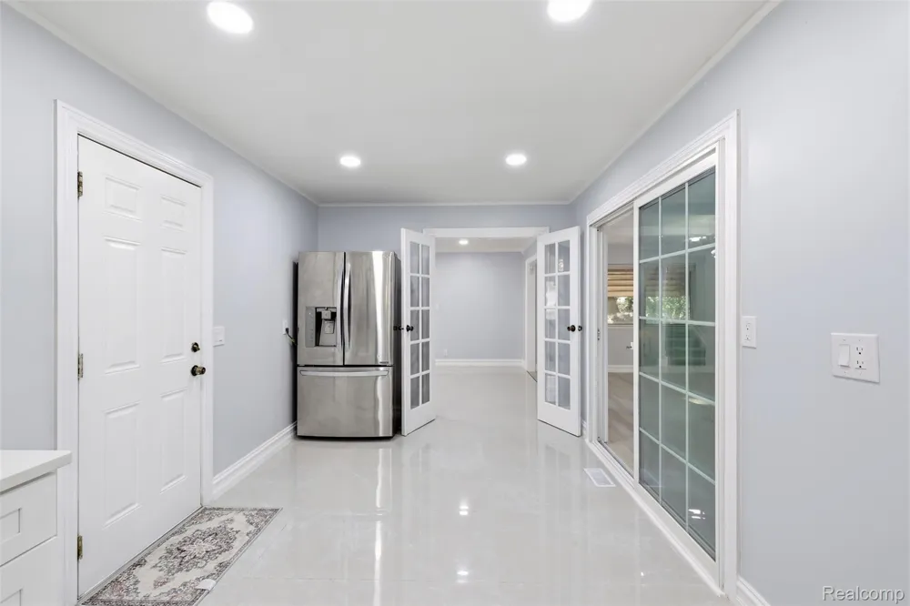 4661 Tuxedo Drive Warren City, MI 48092
