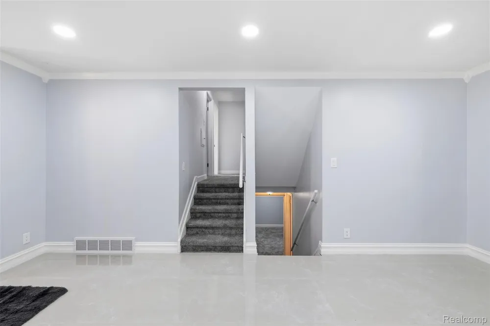 4661 Tuxedo Drive Warren City, MI 48092