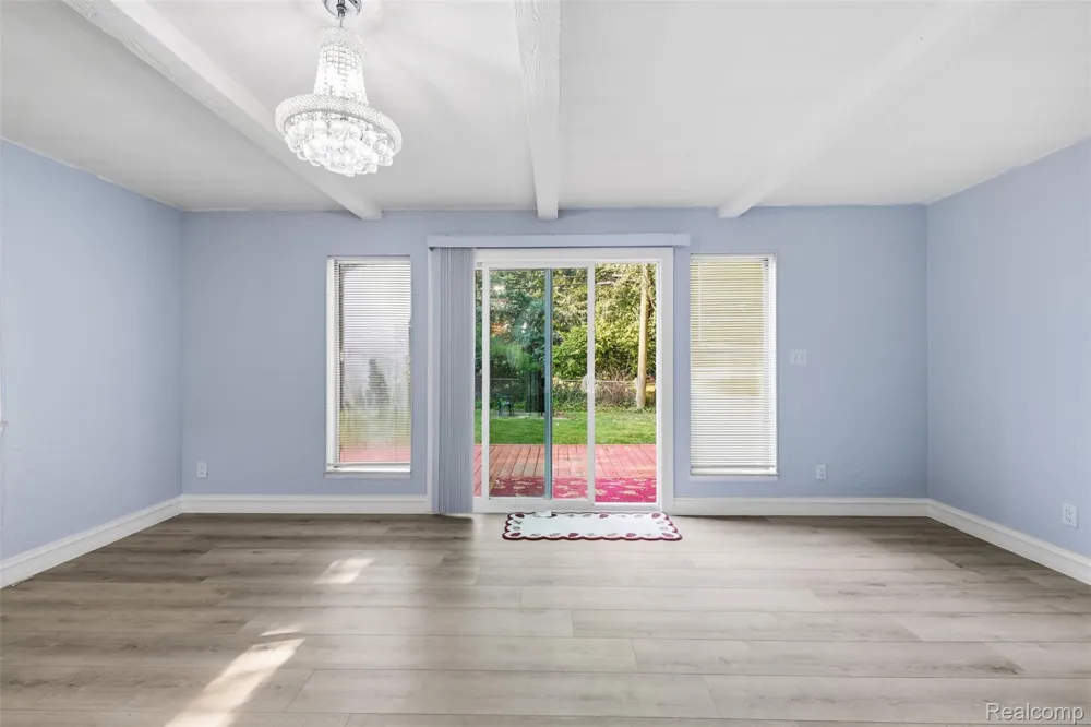 4661 Tuxedo Drive Warren City, MI 48092