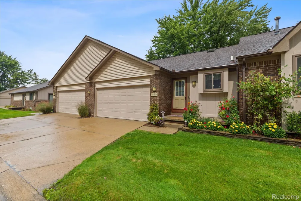 20473 Longwood Drive Clinton Charter Township, MI 48038