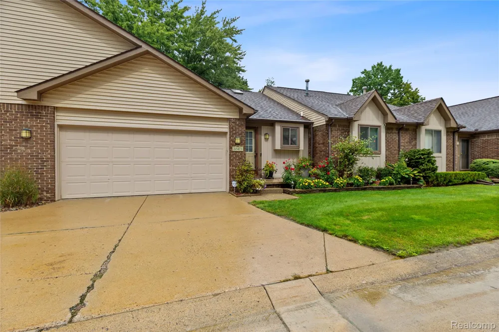 20473 Longwood Drive Clinton Charter Township, MI 48038