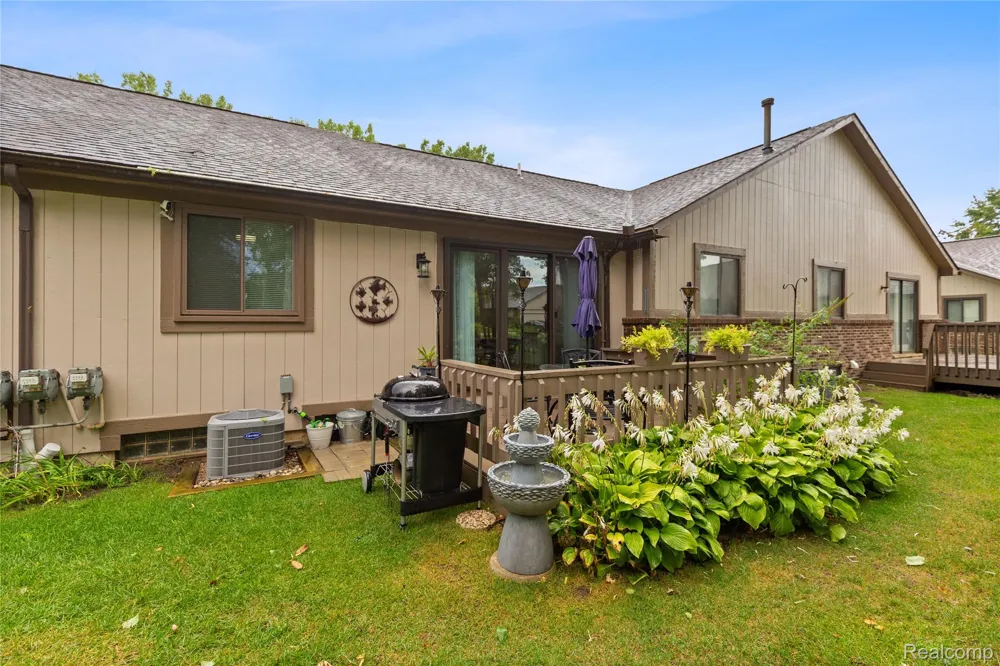 20473 Longwood Drive Clinton Charter Township, MI 48038