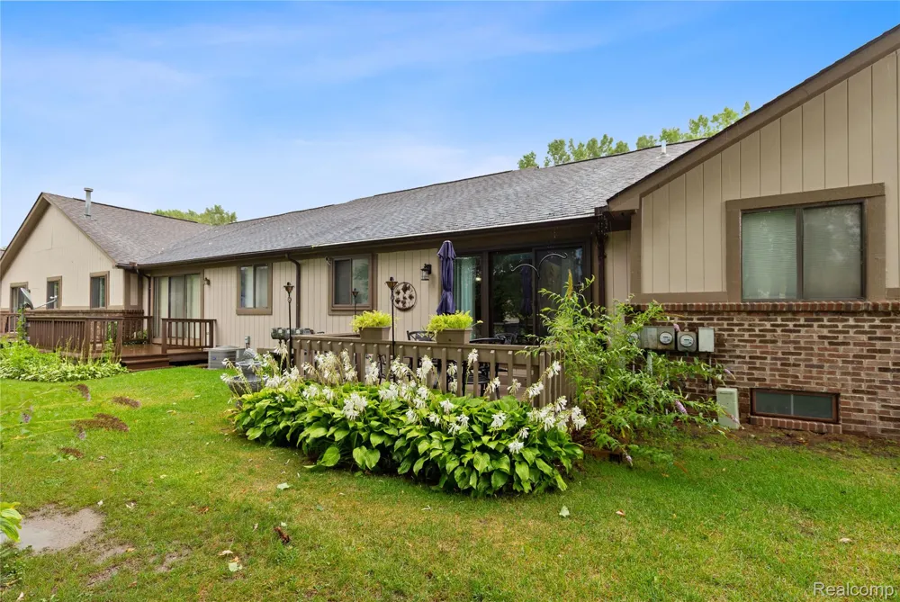 20473 Longwood Drive Clinton Charter Township, MI 48038