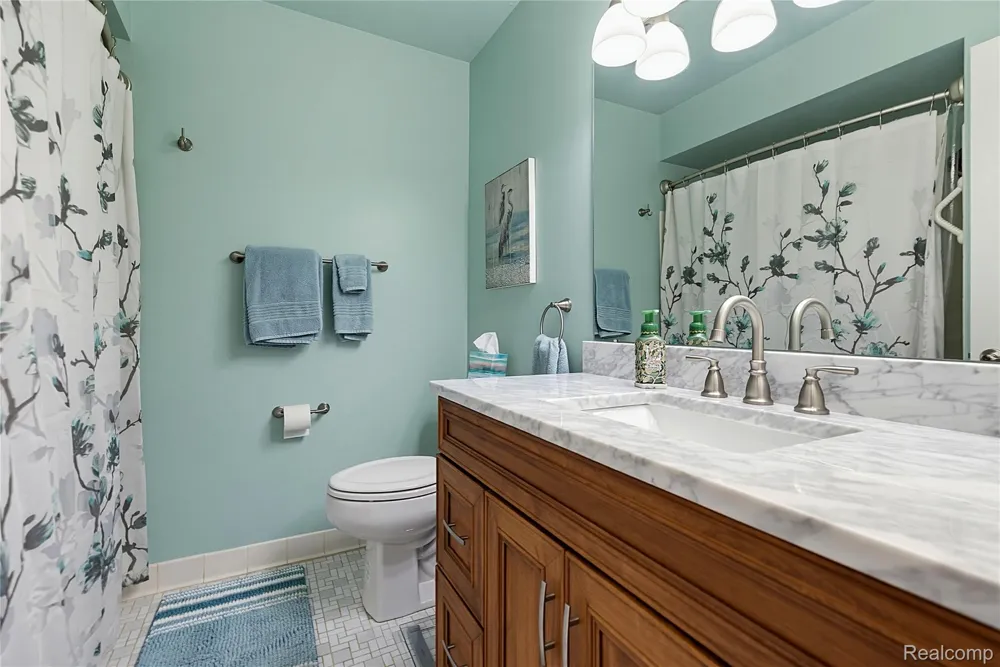 20473 Longwood Drive Clinton Charter Township, MI 48038