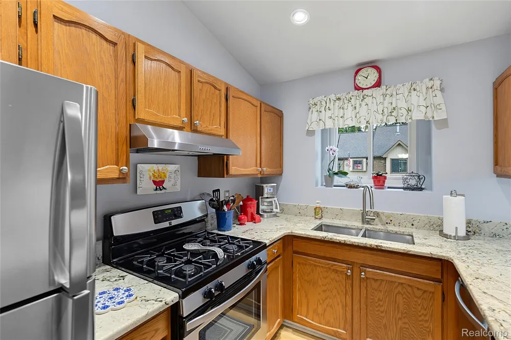 20473 Longwood Drive Clinton Charter Township, MI 48038