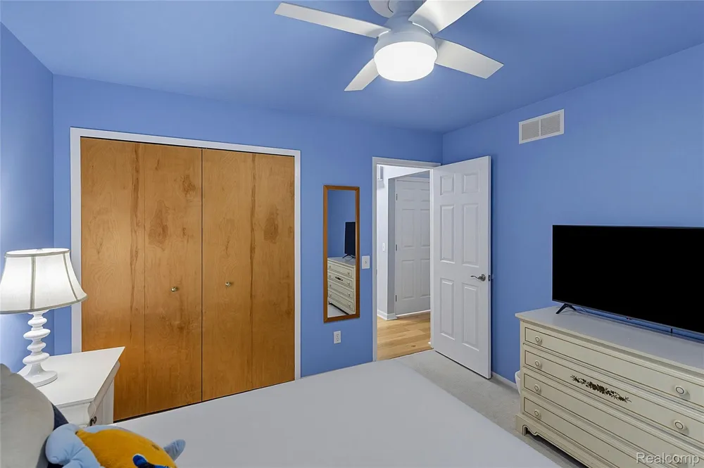 20473 Longwood Drive Clinton Charter Township, MI 48038