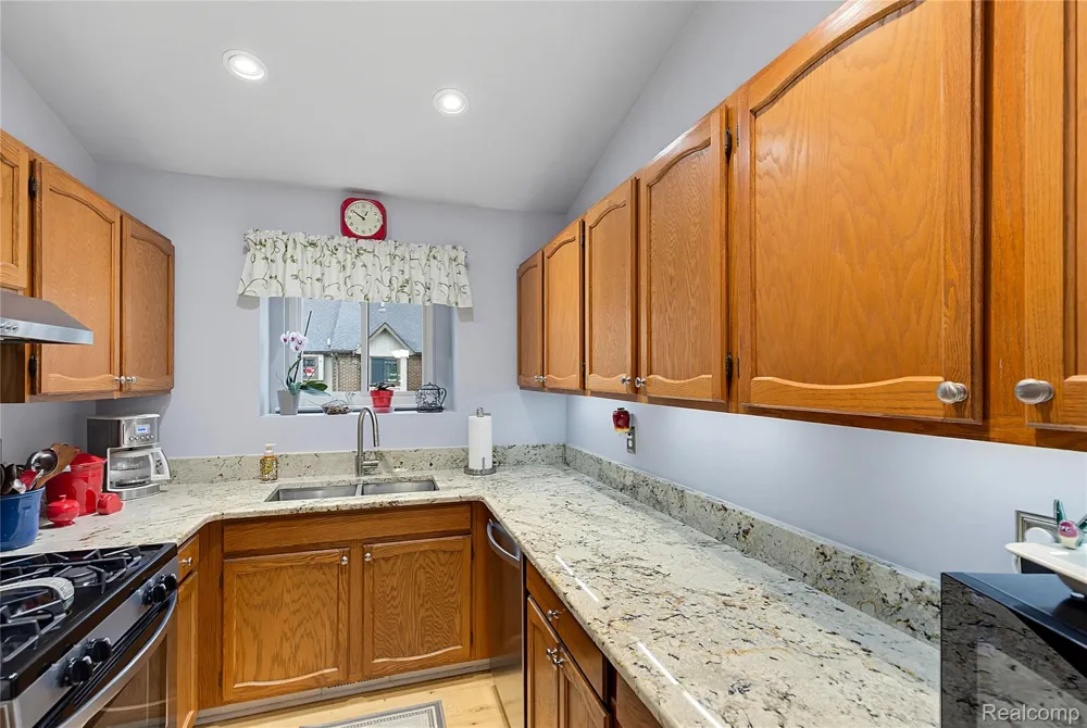 20473 Longwood Drive Clinton Charter Township, MI 48038